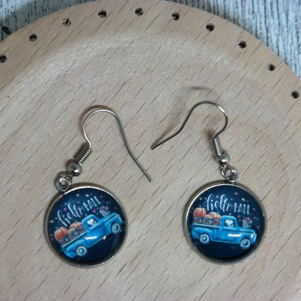 Hello Fall hook earring - Picture 4 of 6